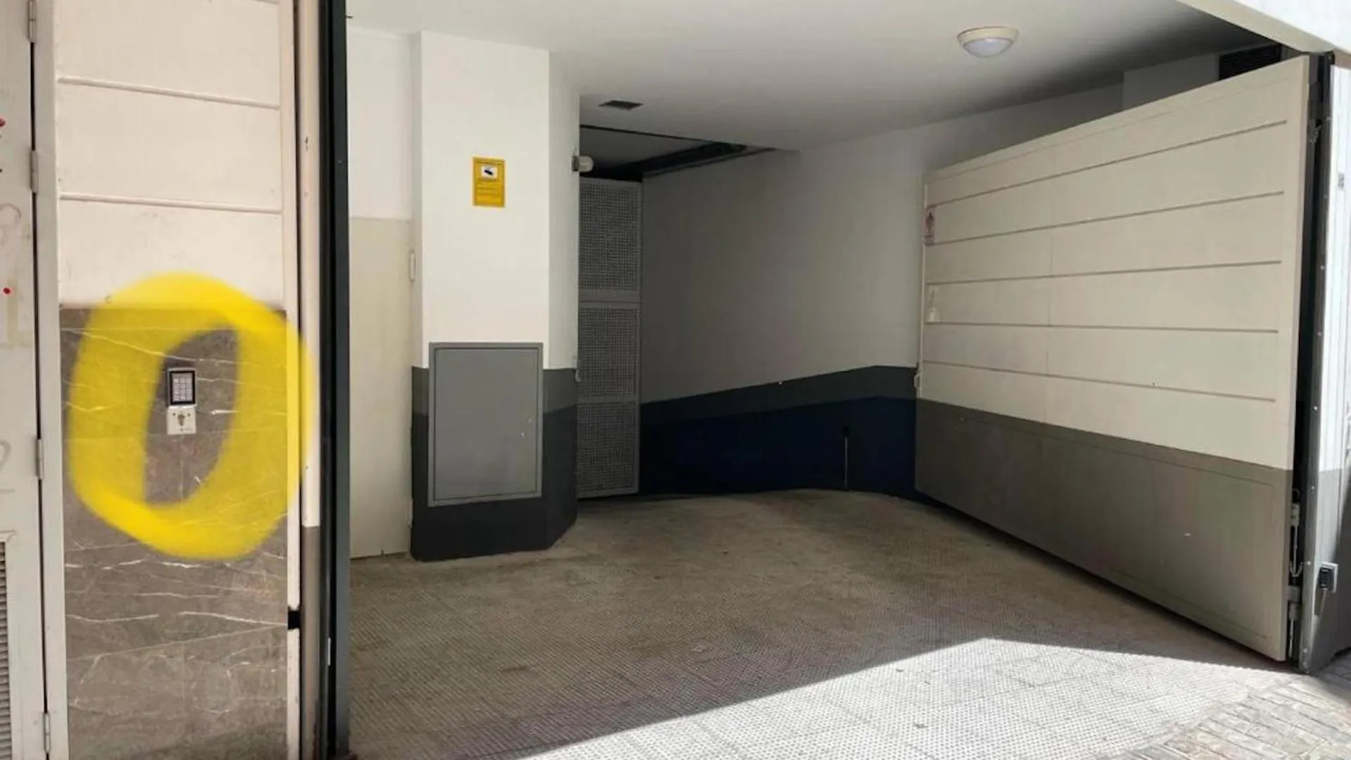 Апартаменты Apartamento En Casco Historico Con Terraza Comunitaria Y Parking Opcional Гранада