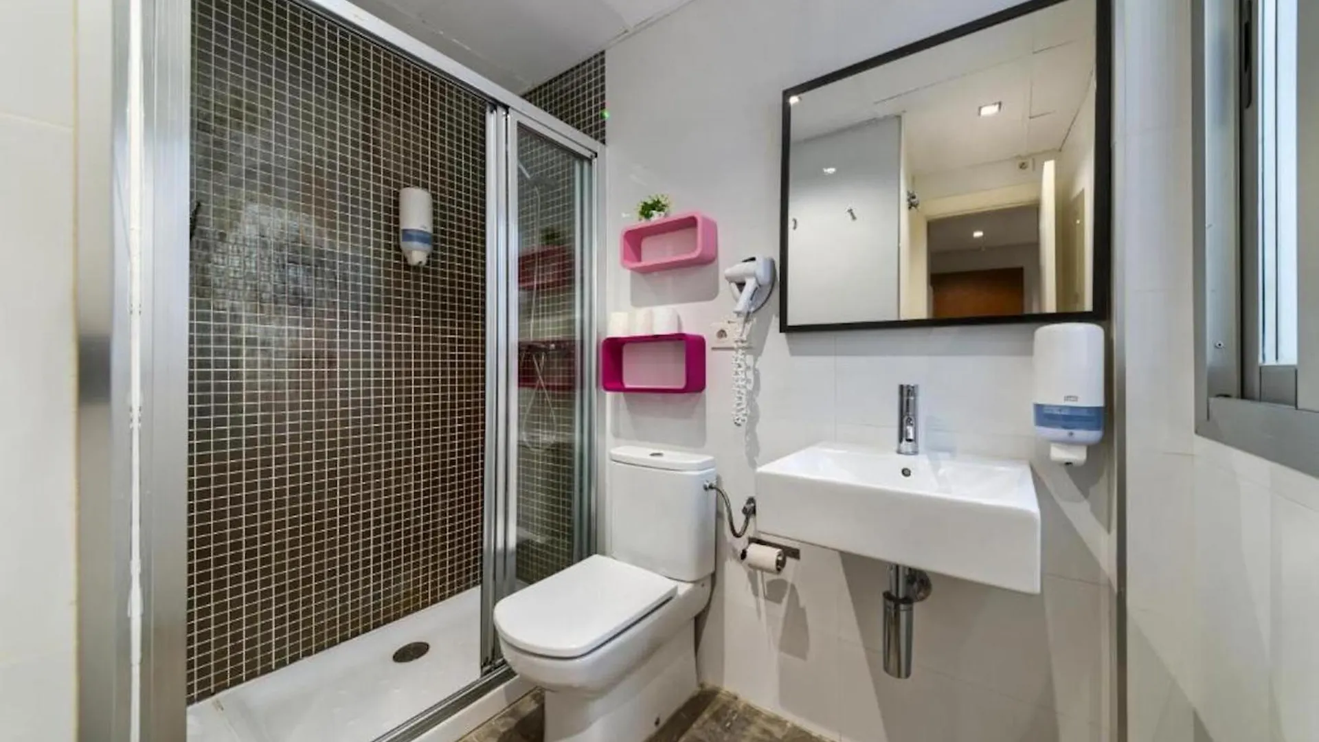 Apartamento En Casco Historico Con Terraza Comunitaria Y Parking Opcional Гранада Апартаменты
