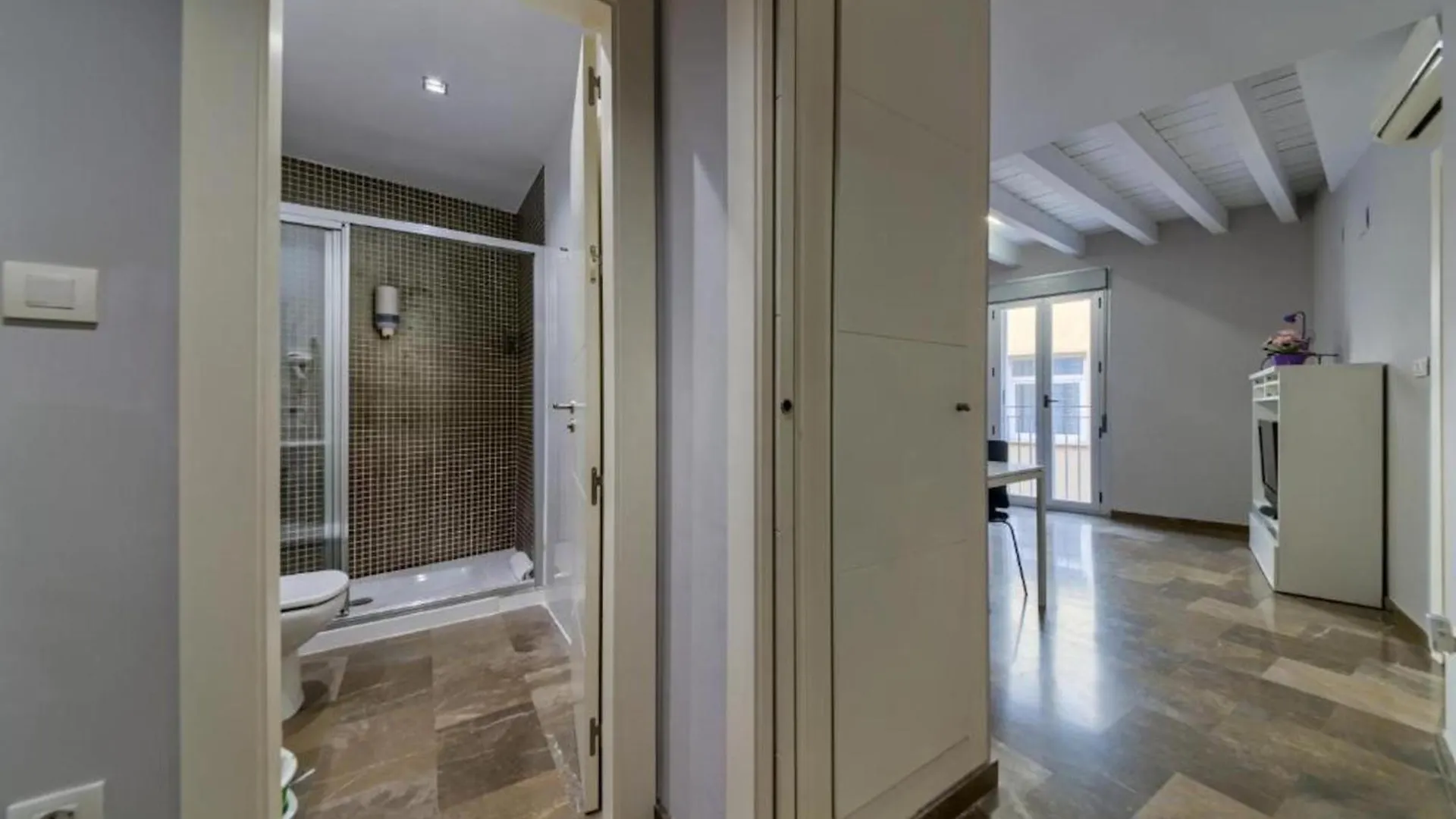 Apartamento En Casco Historico Con Terraza Comunitaria Y Parking Opcional Гранада