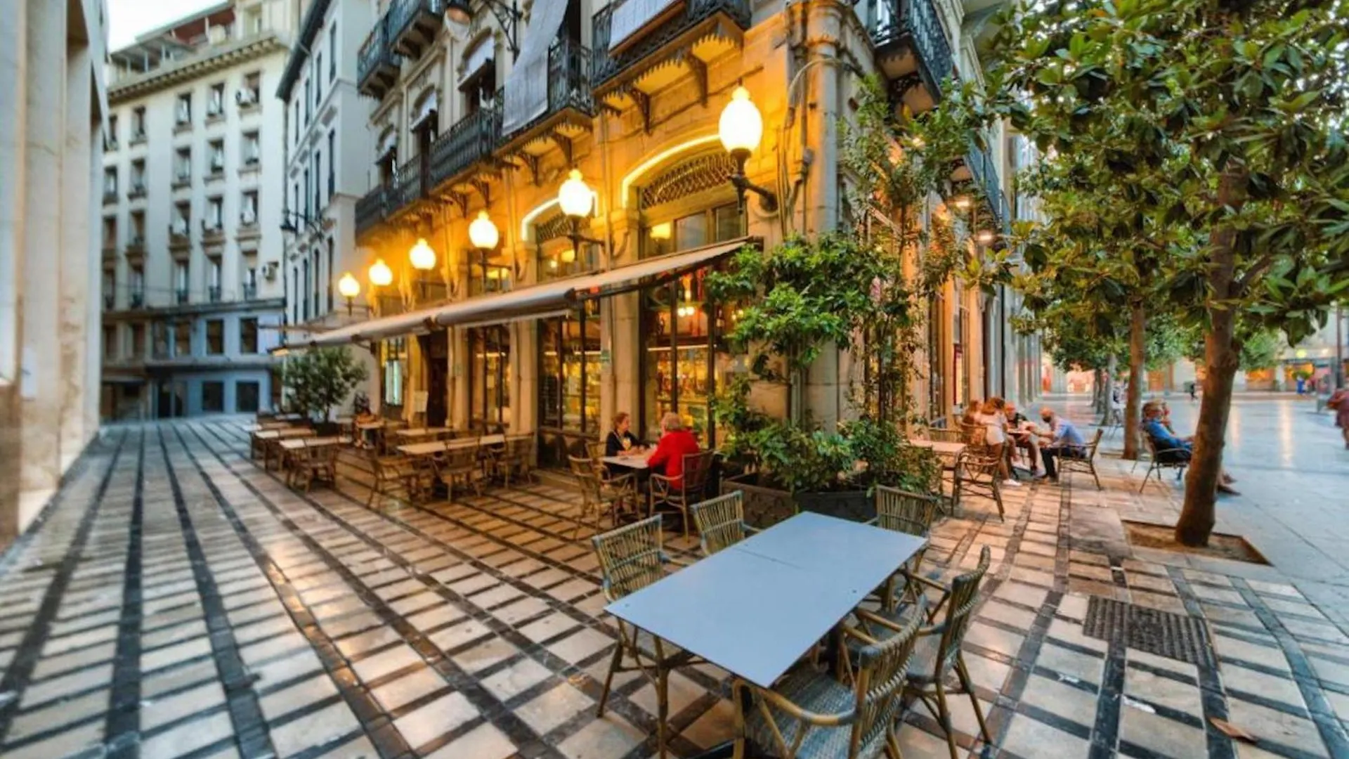 Apartamento En Casco Historico Con Terraza Comunitaria Y Parking Opcional Гранада Апартаменты