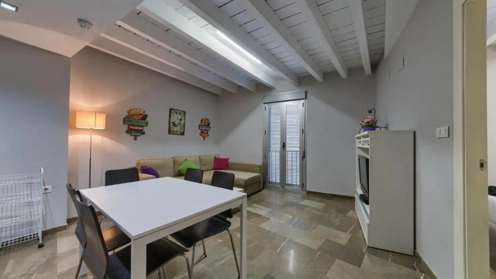 Апартаменты Apartamento En Casco Historico Con Terraza Comunitaria Y Parking Opcional Гранада