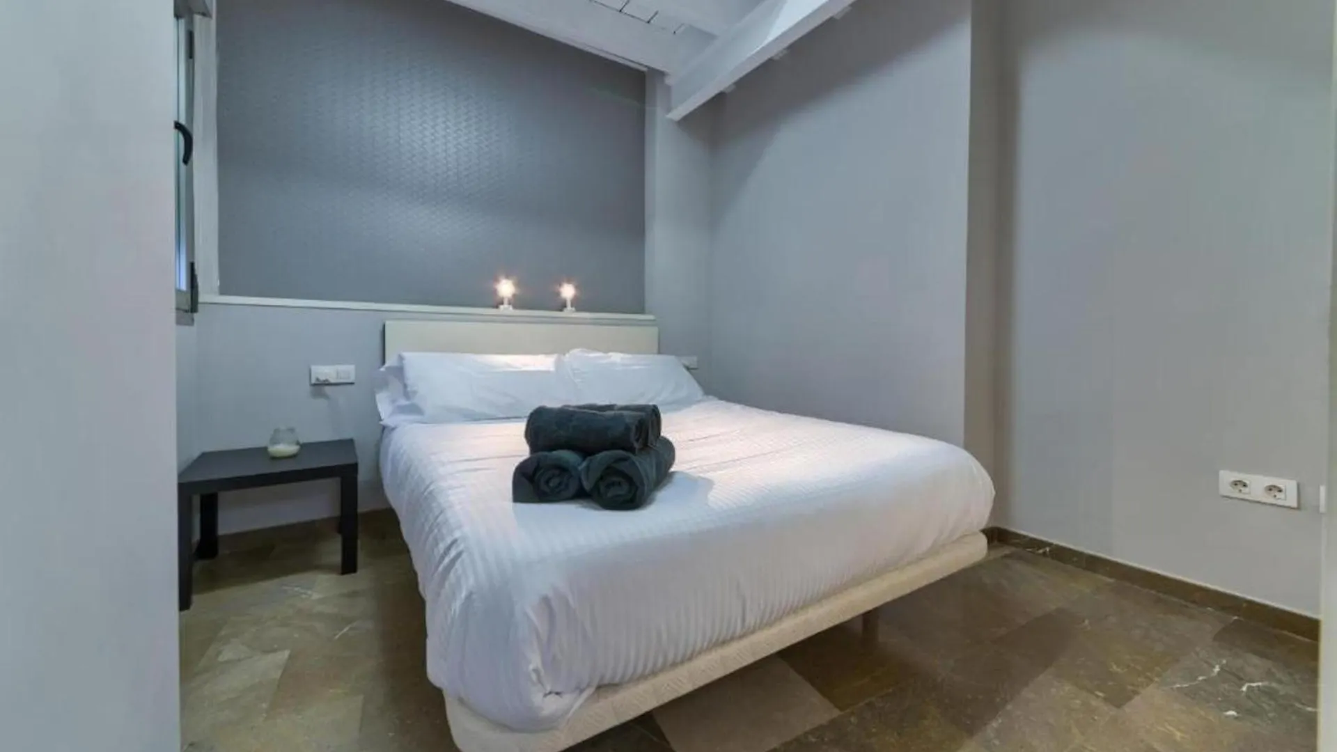 Апартаменты Apartamento En Casco Historico Con Terraza Comunitaria Y Parking Opcional Гранада