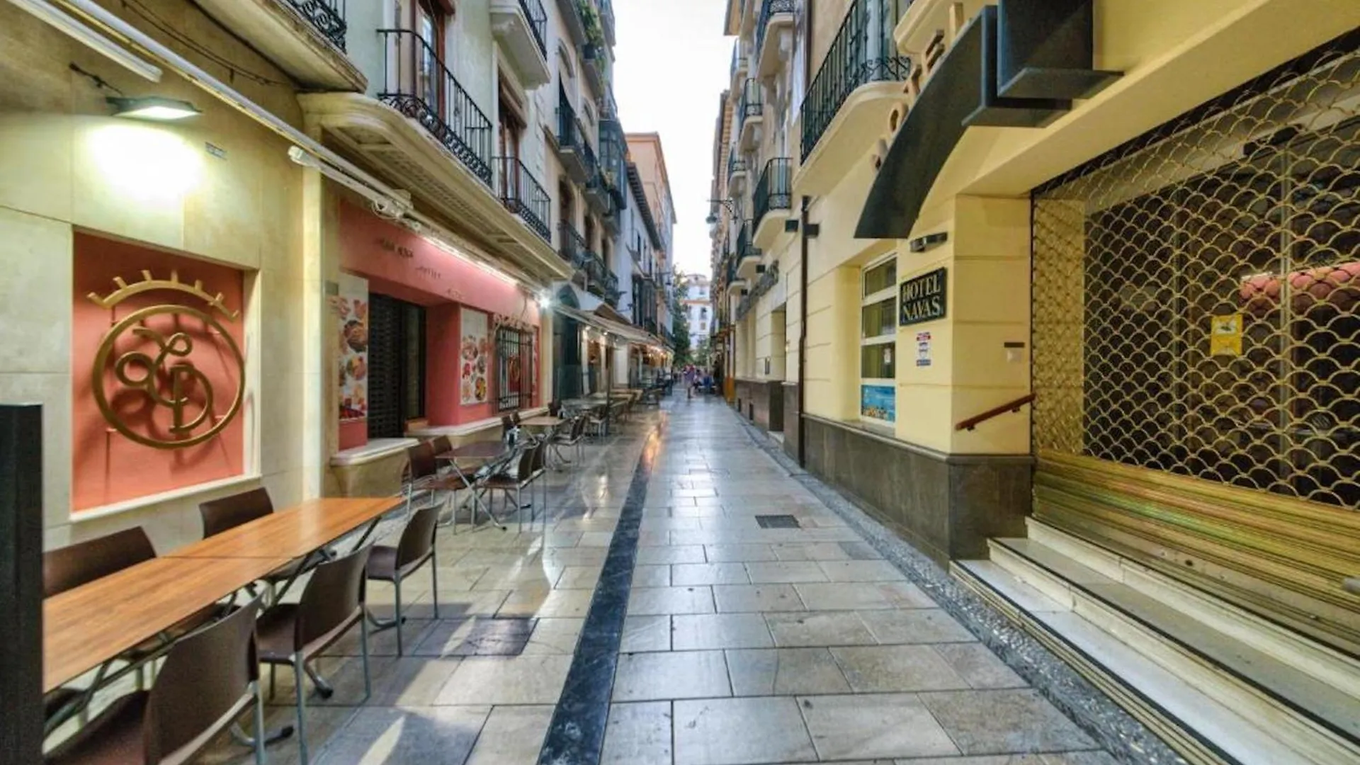 Apartamento En Casco Historico Con Terraza Comunitaria Y Parking Opcional Гранада