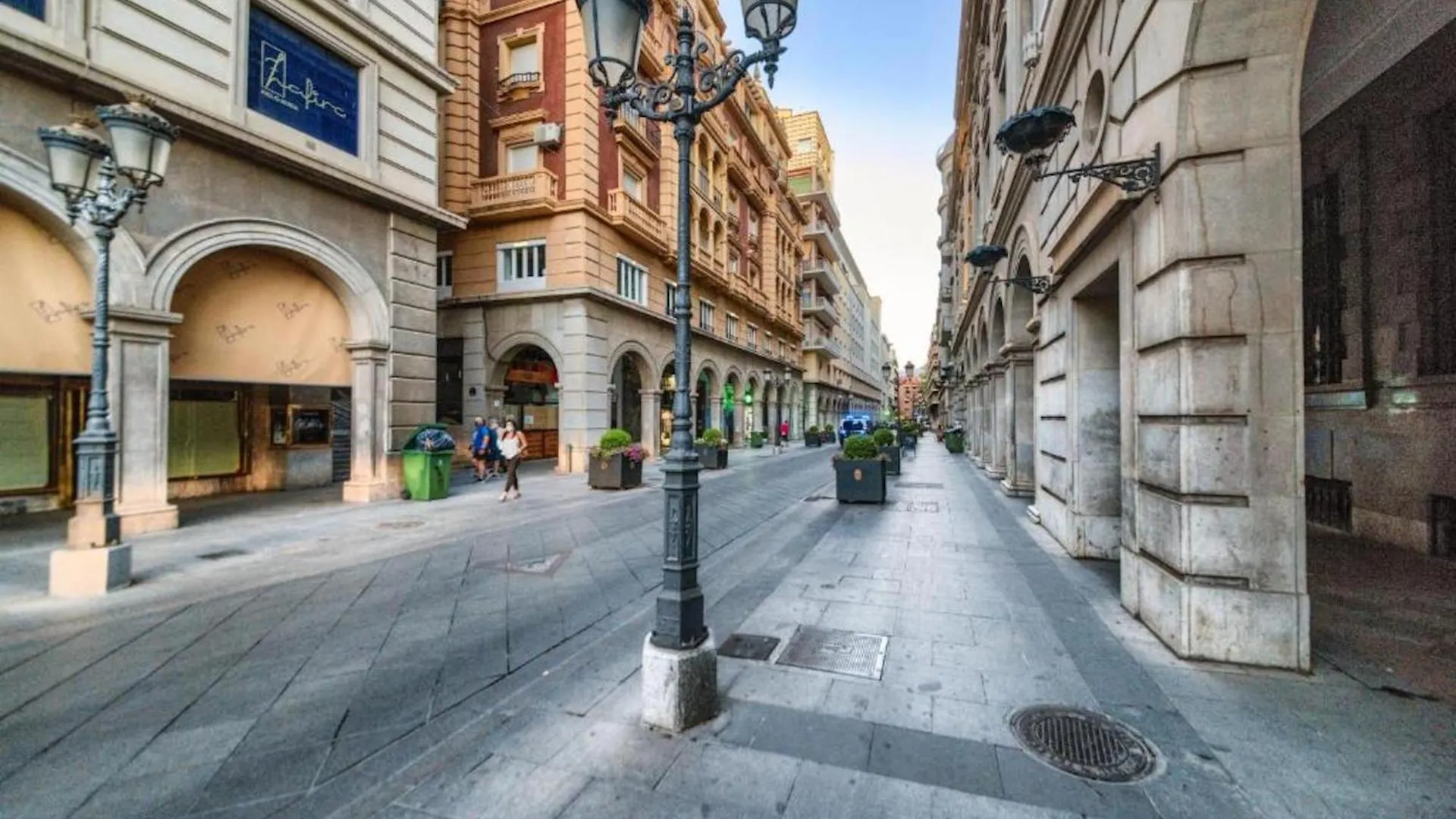 Апартаменты Apartamento En Casco Historico Con Terraza Comunitaria Y Parking Opcional Гранада