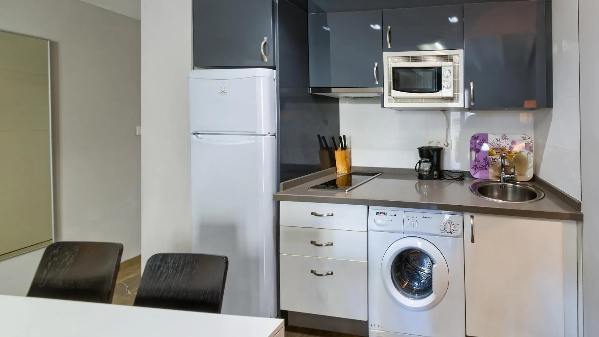 Апартаменты Apartamento En Casco Historico Con Terraza Comunitaria Y Parking Opcional Гранада