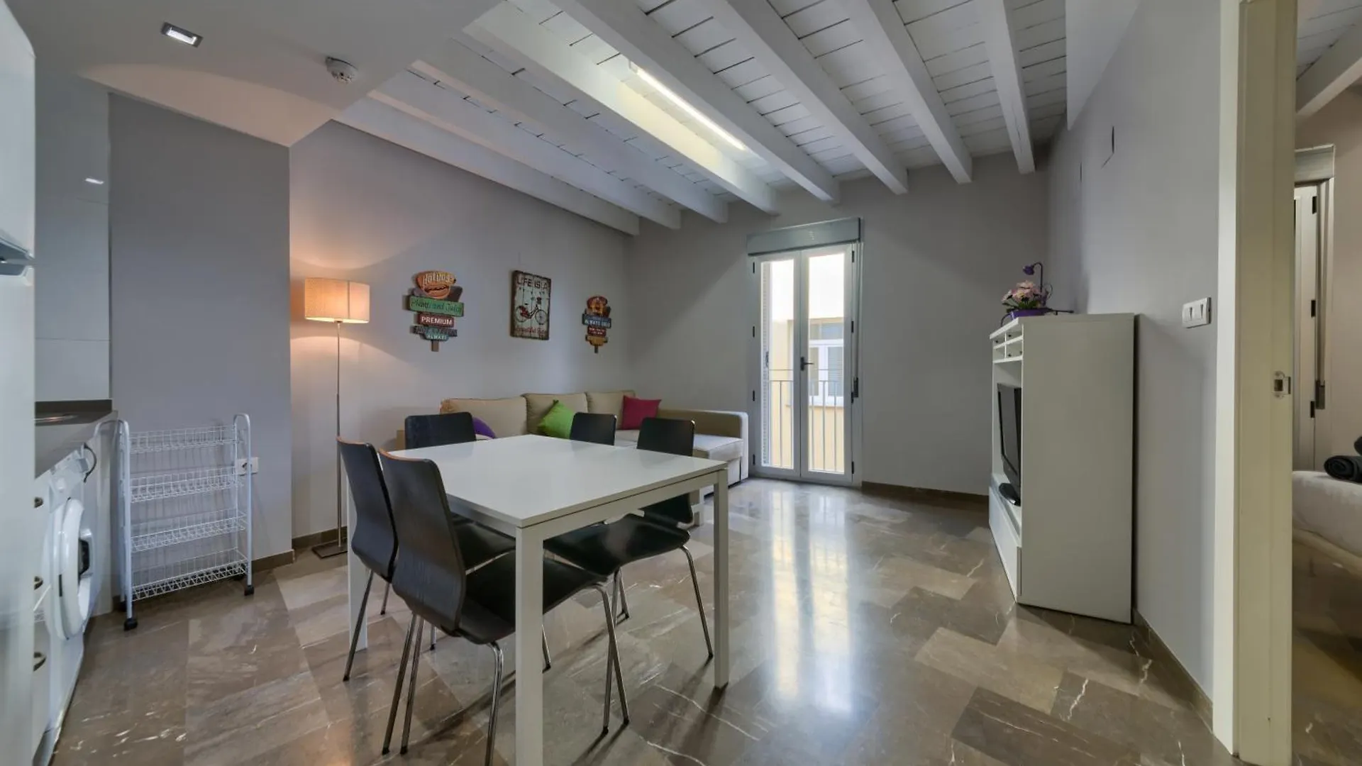 Apartamento En Casco Historico Con Terraza Comunitaria Y Parking Opcional Гранада