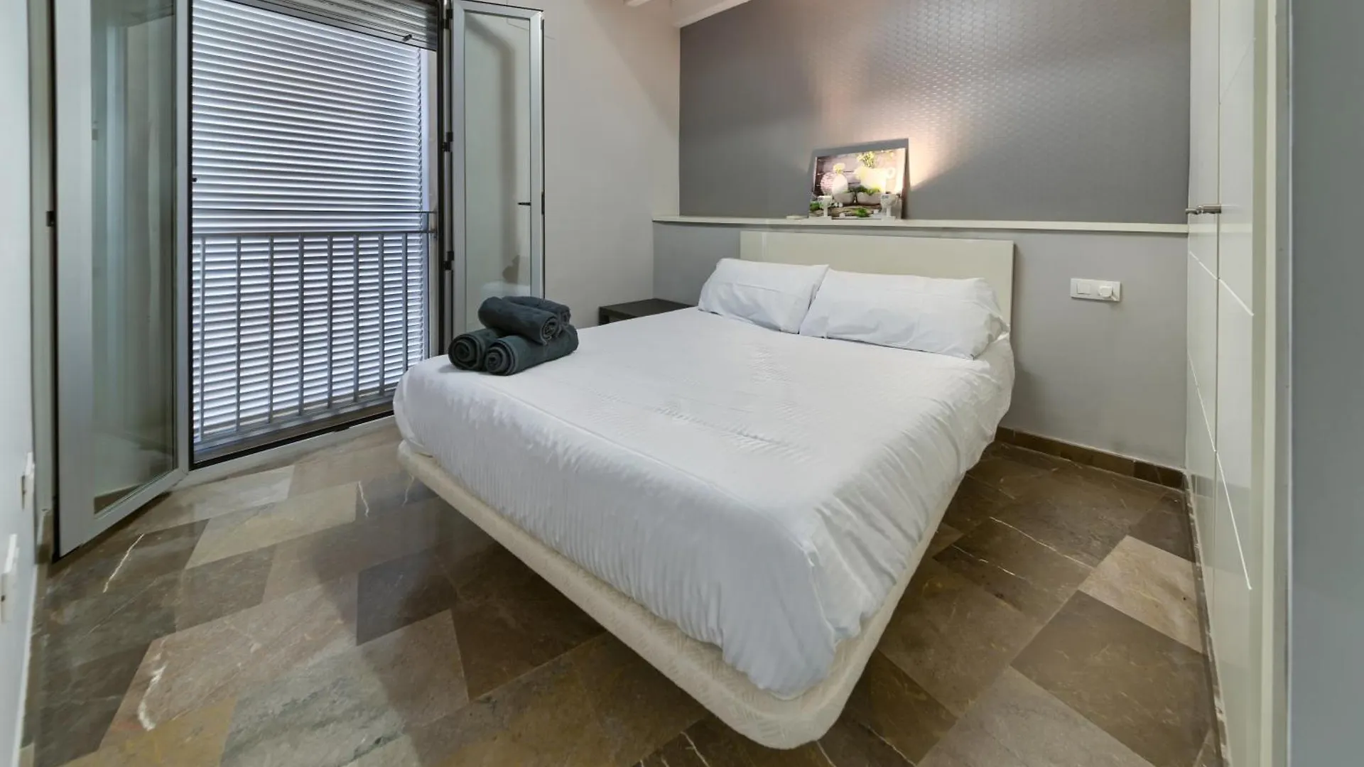 Apartamento En Casco Historico Con Terraza Comunitaria Y Parking Opcional Гранада Апартаменты