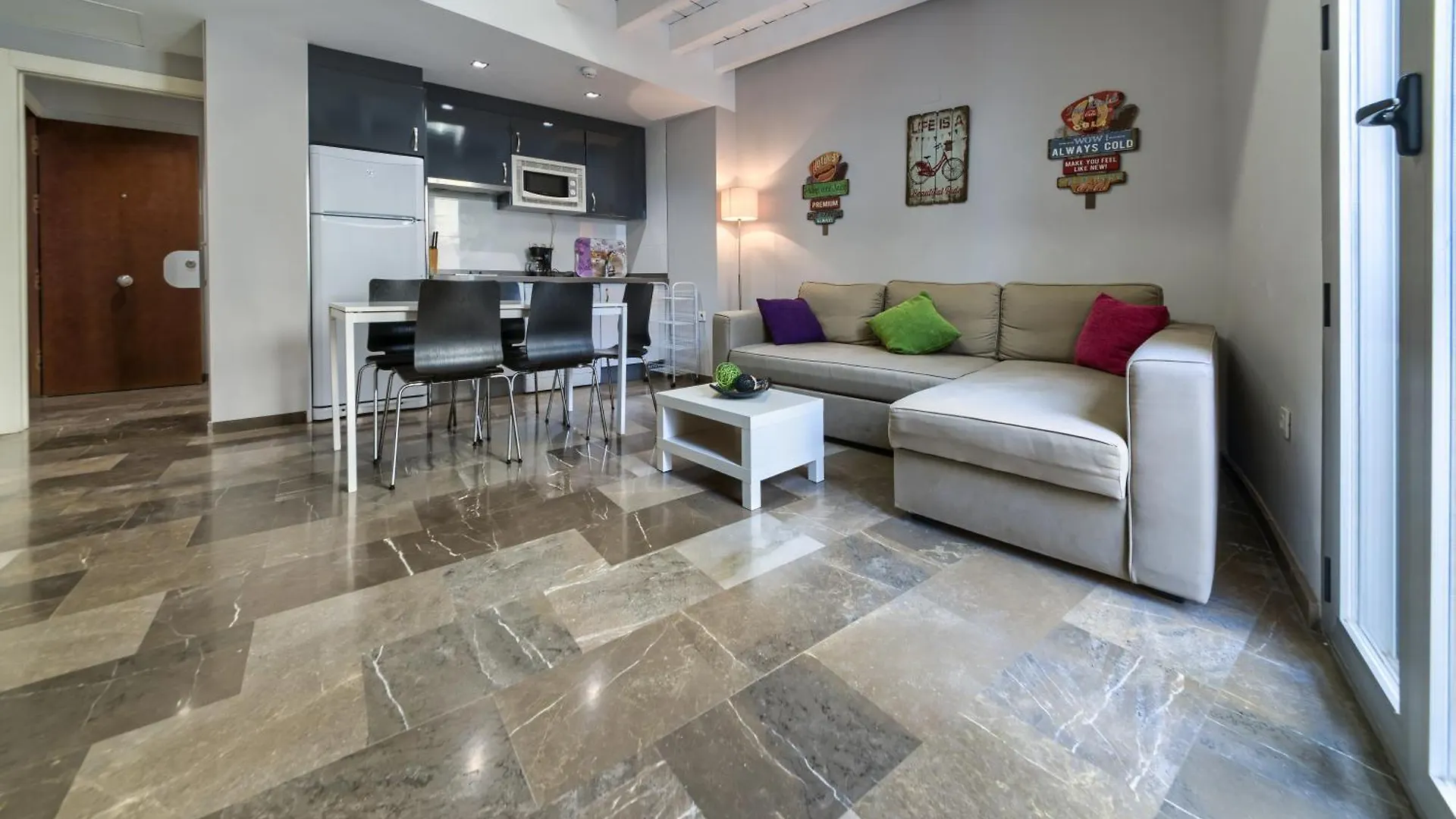 Apartamento En Casco Historico Con Terraza Comunitaria Y Parking Opcional Гранада